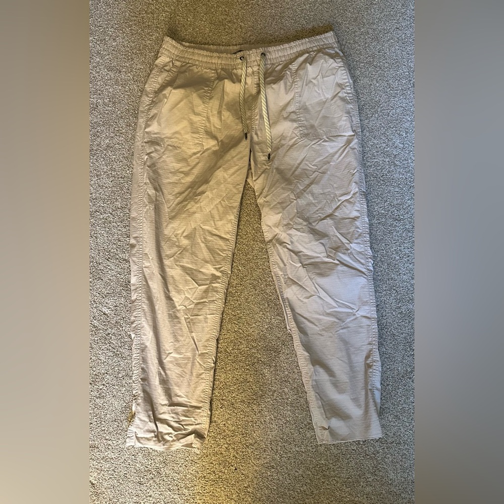 Vuori Women’s Ripstop Pant Natural Size XL Excellent Condition